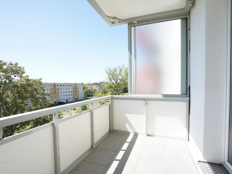 Aufzug / Großer Balkon / Modernes Bad - Photo 1