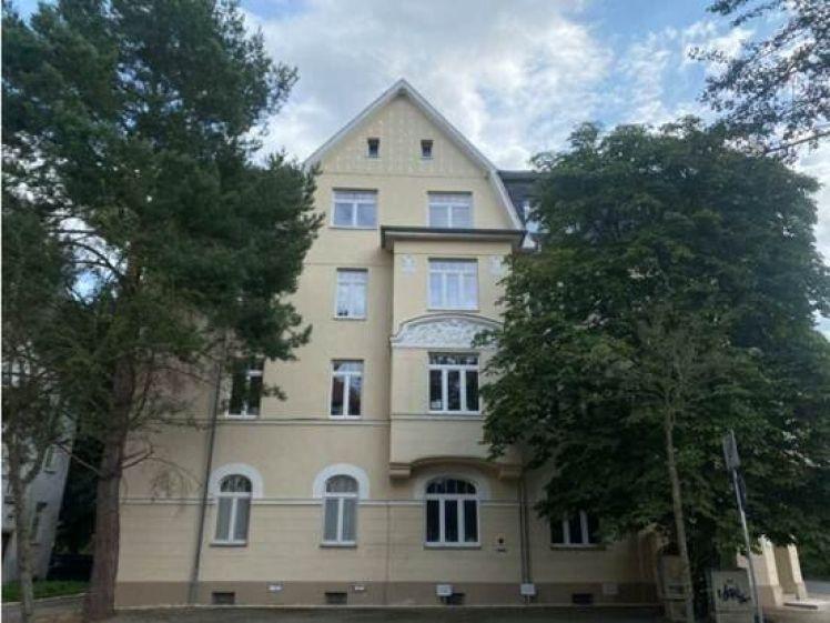 Zentrumsnahe 3-Raumwohnung mit Balkon, Stellplatz und EBK! - Photo 1