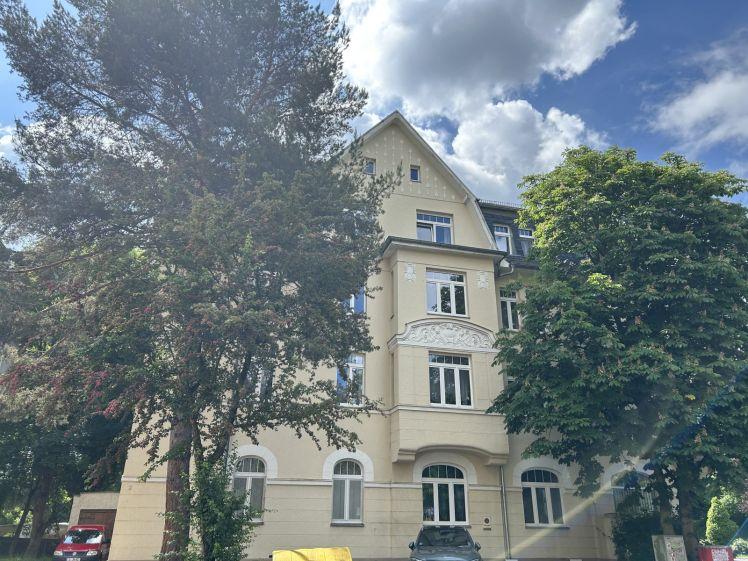 Zentrumsnahe 3-Raumwohnung mit Balkon, Stellplatz und EBK! - Photo 1