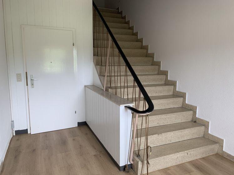 Moderne 3-Zimmer-Wohnung (ca. 100 m²) mit neuer Einbauküche in Hof - großer Dachboden - Photo 1