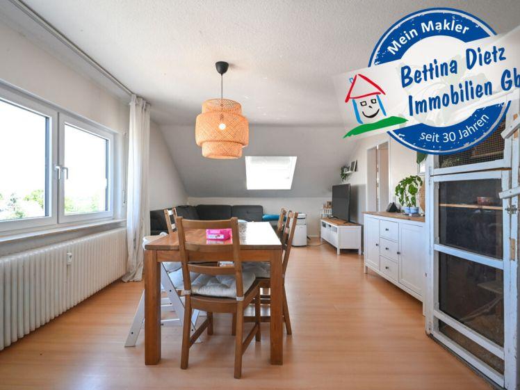 DIETZ: 3 Zimmer Dachgeschoss-Wohnung im 3-Familienhaus mit Garage in Großostheim! - Photo 1