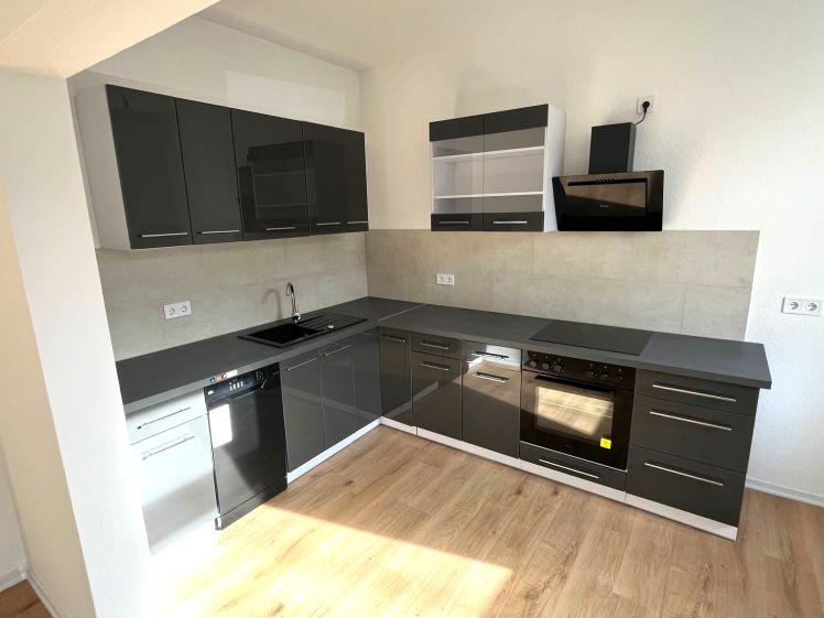 Erstbezug nach Komplettsanierung mit Einbauküche und Stellplatz - Foto 1