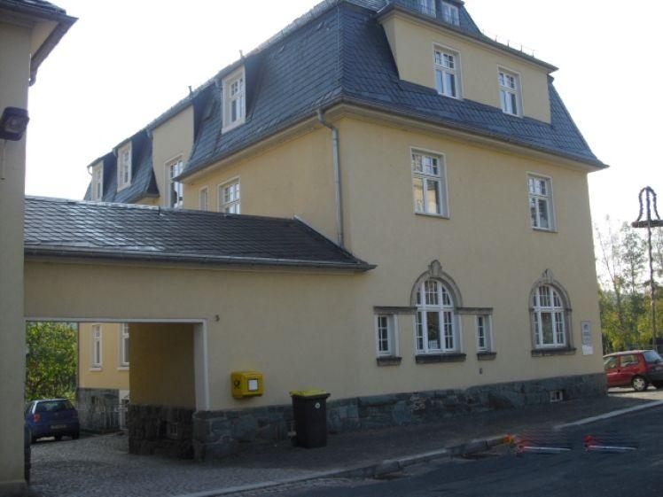 Helle Dachgeschosswohnung im Herzen von Erdmannsdorf - Photo 1