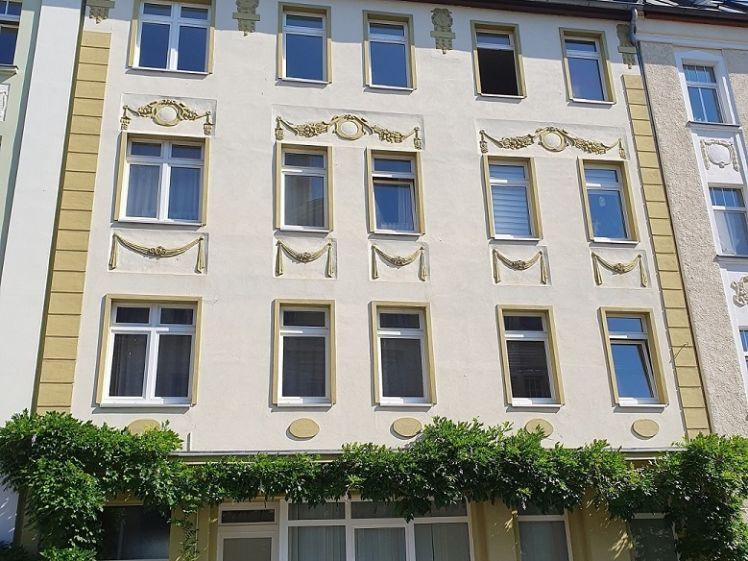 Helle 2-RW mit modernem Duschbad im 3.OG eines Gründerzeithauses in Gera-Debschwitz zu vermieten. - Foto 1