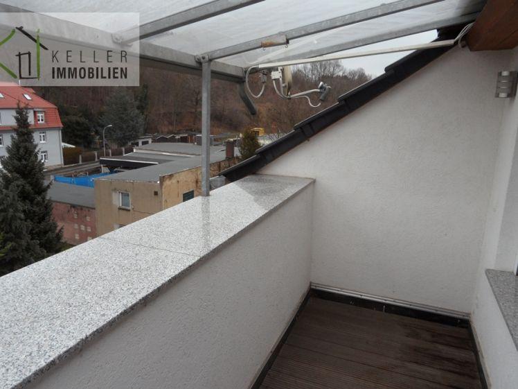 MIT EINBAUKÜCHE und BALKON - 3-R-Dachgeschosswohnung, Tageslichtbad mit Dusche PLUS Wanne, schöner Gemeinschaftsgarten - Photo 1