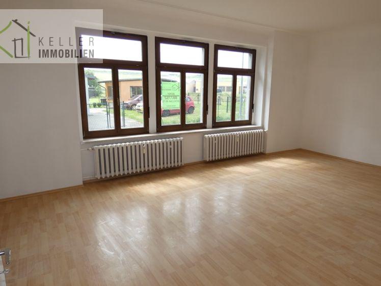 4-Raum Erdgeschosswohnung in ruhiger Nebenstraße Langenhessen, Bad mit Fußbodenheizung, grüner Gemeinschaftsgarten - Photo 1