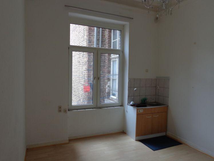 Einfach ausgestattetes Zimmer in stilvollem Altbau in Citylage - Foto 1