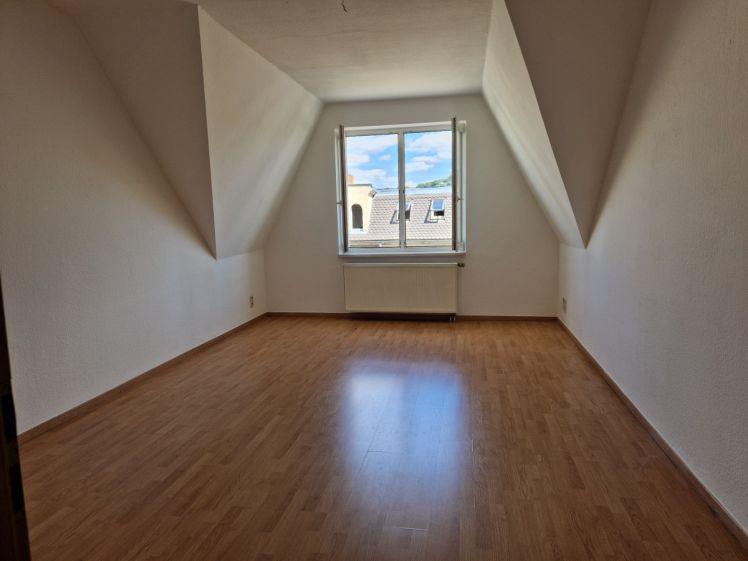 4-RW im DG, 5.Etage, eines Wohn- und Geschäftshauses in der Innenstadt Gera zu vermieten. - Photo 1