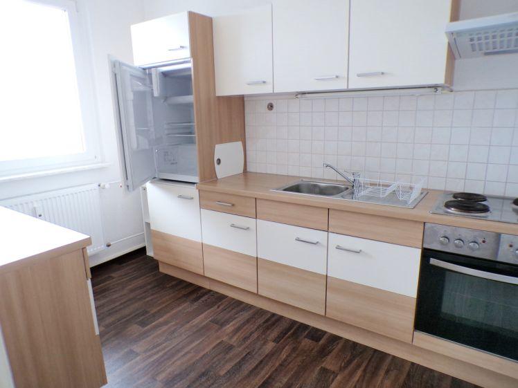 * mit Balkon und Küche * 3 Zimmer Wohnung in Werdau zu vermieten! - Photo 1