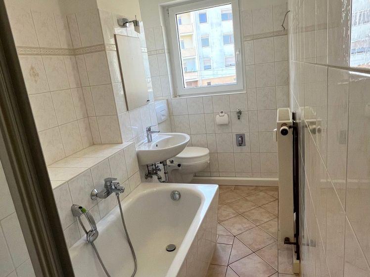!!! Erstbezug nach Sanierung !!! kleine 3-Zi.-Whg., Einbauküche MÖGLICH - Foto 1