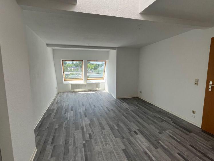 3-Zi.-DG-Whg. mit Wanne UND Duche, PKW-Stellplatz möglich - Foto 1