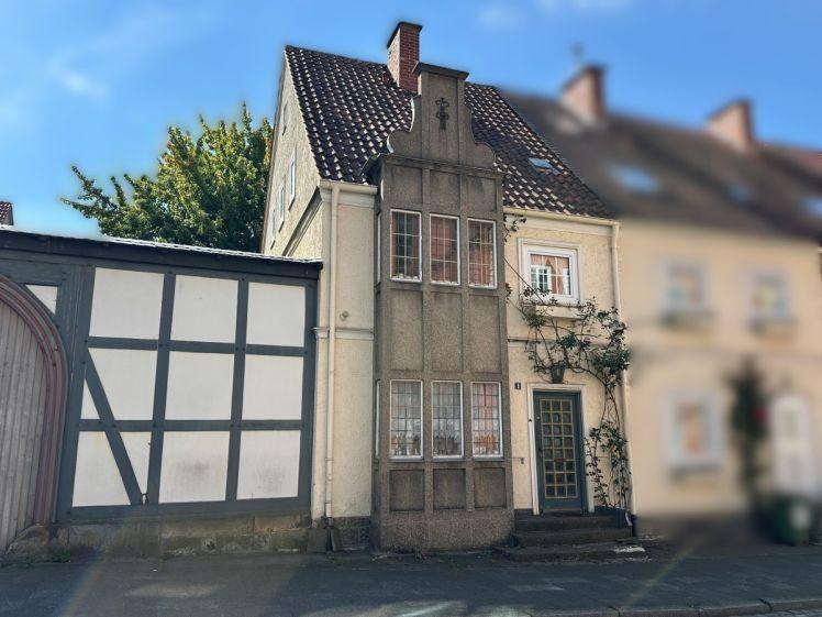 Charmantes denkmalgeschütztes Reihenendhaus mit Wintergarten und Garten in Hildesheim-Neustadt - Photo 1