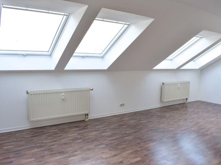 Loftartige Dachgeschosswohnung - 3 Zimmer - Aufzug - Photo 1