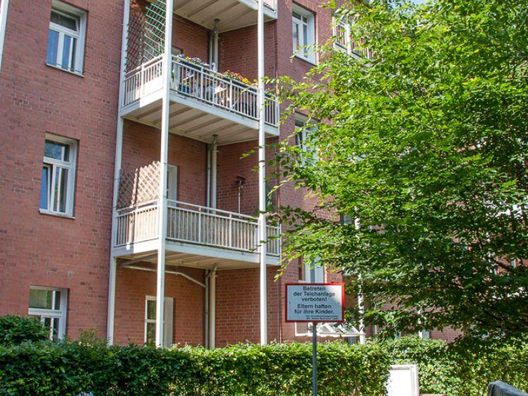 Wohnung mit Balkon an der Küche – Bad mit Wanne und Dusche - Photo 1