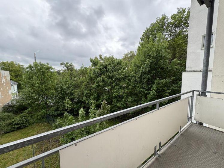 3-Raum-Wohnung im 1.OG mit Balkon, Abstellraum und Keller - Photo 1