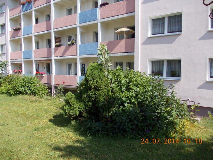 <h1 class="md:text-xl md:leading-6 mt-4 md:mt-10 lg:mb-6 mb-3 text-primary-500 font-semibold text-base leading-5"> Wohnung in Eibenstock </h1> - Foto 1