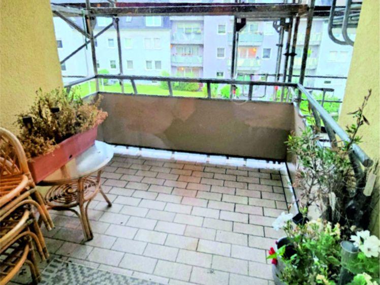 *mit Balkon und Fahrstuhl* Zimmer Wohnung in Werdau zu vermieten! - Photo 1