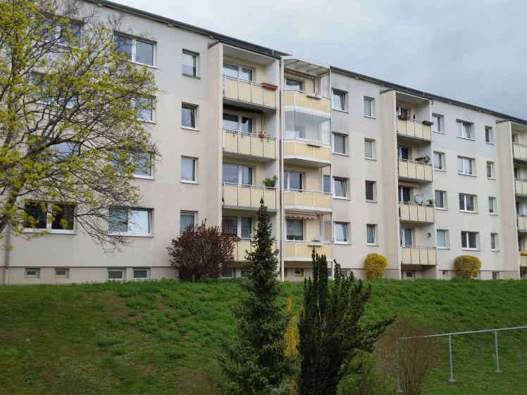 Renovierungsbedürftige 3-RW mit Süd-Balkon im 1.OG in Gera-Langenberg zu vermieten. - Foto 1
