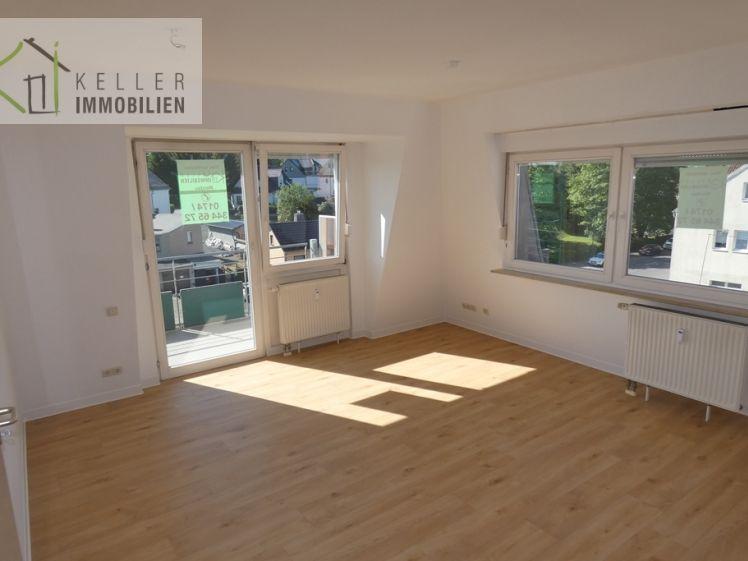 Mit Aufzug - schöne sonnige DG-Whg. mit Küchenmöblierung, gepflegte Wohnanlage Bj. 1997 - betreutes Wohnen-/Tagespflege im Haus möglich! - Foto 1
