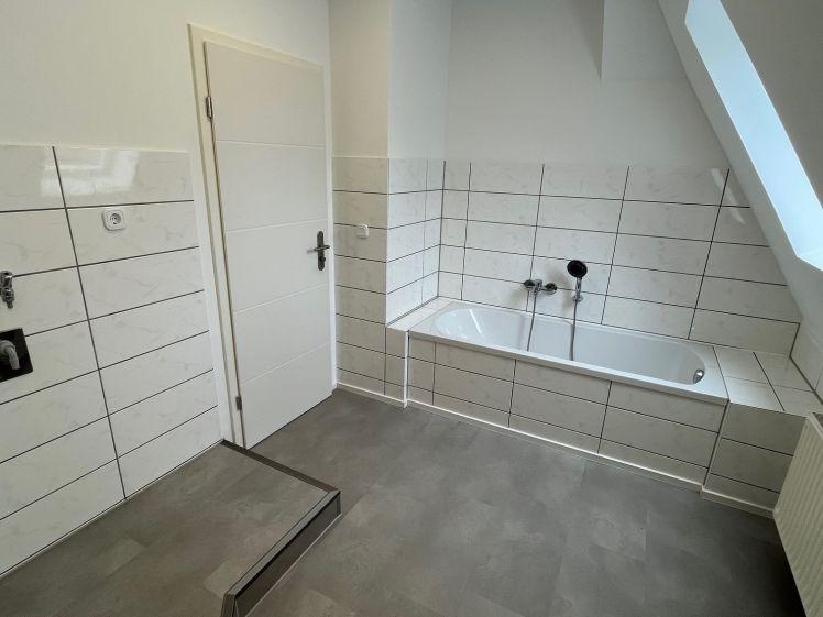 Erstbezug n.Sanierung, Wanne UND Dusche, in einer ruhigen Sackgasse - Foto 1