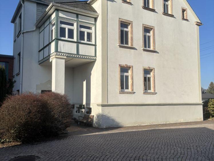 Altbauflair/Fabrikantenvilla – moderne Mietwohnung – 3 Zi Küche optional EBK/Bad (TLB) mit Stellplatz und Garten – ca. 109m² - Foto 1