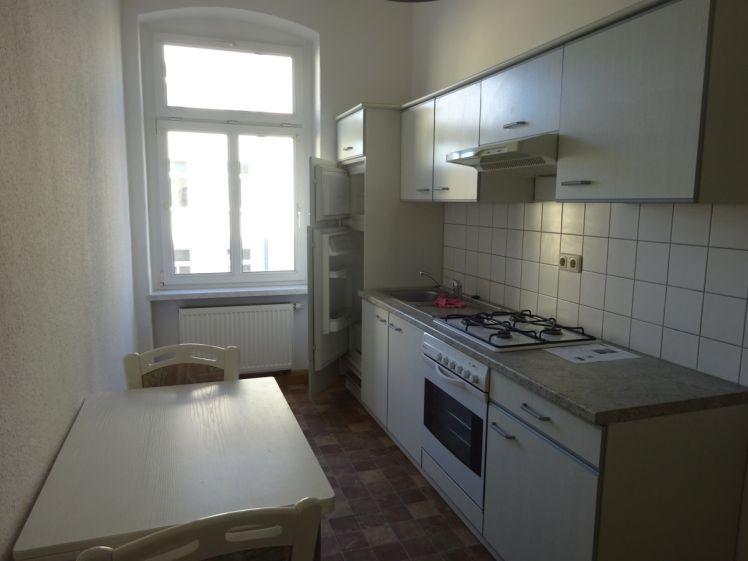 Kleine 1-Zi-Whg. mit Einbauküche im 1.OG - Photo 1