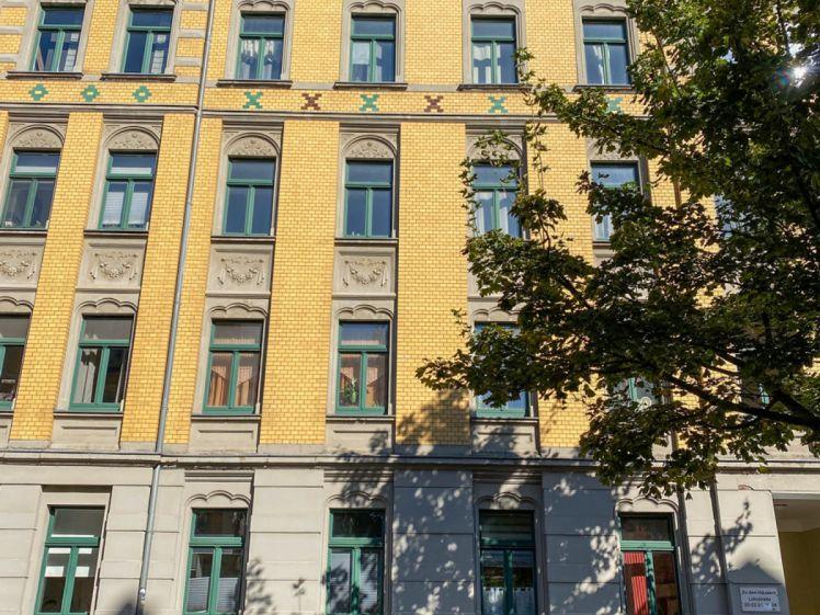 Wohnung mit Balkon und Parkett – Grüner Innenhof mit Bachlauf - Photo 1