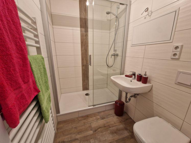 Was will man mehr? - renovierte Wohnung mit brandneuem Bad - Foto 1