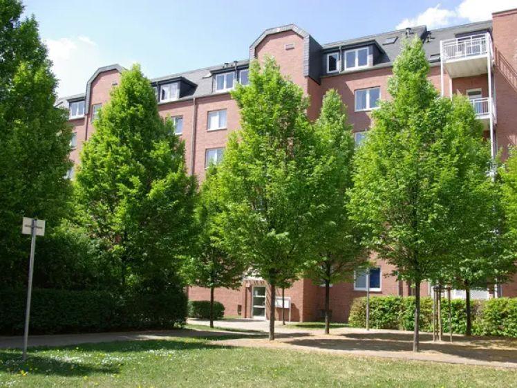 Wohnung mit Balkon und grünem Innenhof – Einbauküche möglich - Photo 1