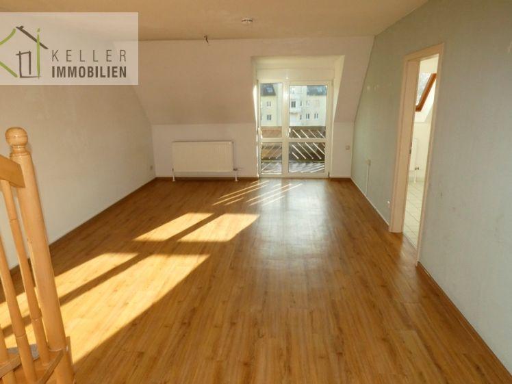 Wunderschöne 3-R-Dachgeschoss-Maisonette-Wohnung mit Balkon, 2 Bäder, TG + Außenstellplatz - Foto 1