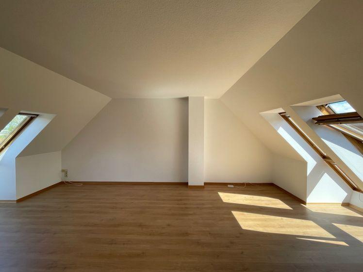 kühler Kopf im klimatisierten Schlafzimmer - 2-Zimmer DG-Wohnung ca. 56m² inkl. TG-Stellplatz in Leubnitz - Foto 1