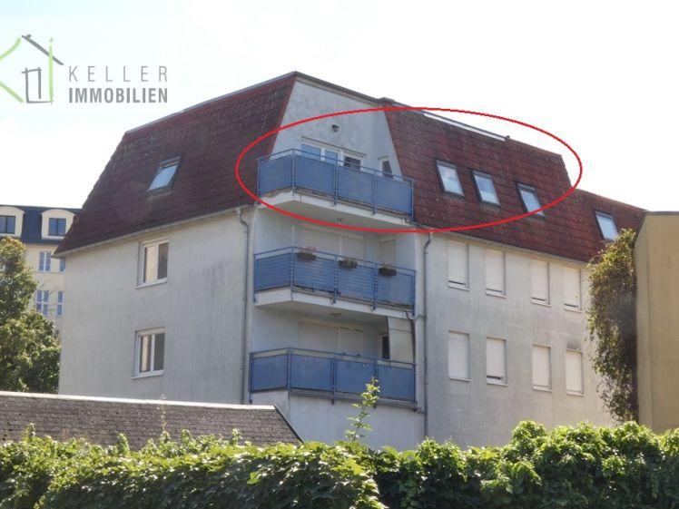 Mit EBK inkl.! Zentrumsnah gelegene, tolle 2-Raum-DG-Wohnung mit Balkon/Dachterrasse. - Photo 1