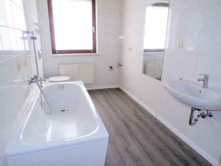 **mit Küche** Kleine 2 Zimmer Wohnung in Langenhessen zu vermieten! - Foto 1