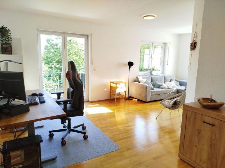 Attraktive 2 ZKB-Wohnung in Halbhöhenlage 5 Autominuten von KO-Zentrum - Photo 1