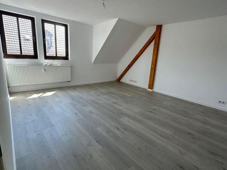 **Exklusive Ausstattung** Sanierte 3-Zimmer Wohnung, lichtdurchflutet, Tageslichtbad, Gemeinschaftsgarten und optionaler EBK - Foto 1