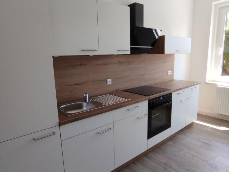 Kleine Zweiraumwohnung mit Einbauküche - Foto 1