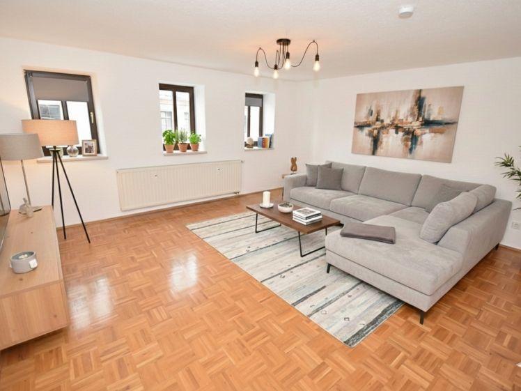 Lichtdurchflutete renovierte 4 Zimmer Wohnung, 98 m², komplett saniertes Bad, Gemeinschaftsgarten, Option auf Einbauküche - Foto 1