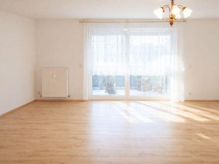 Attraktive 2-Raum-Wohnung mit Laminat und Balkon in Plauen in zentraler Lage - Photo 1