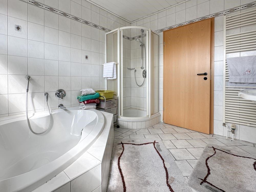 1. Bad Dachgeschoss