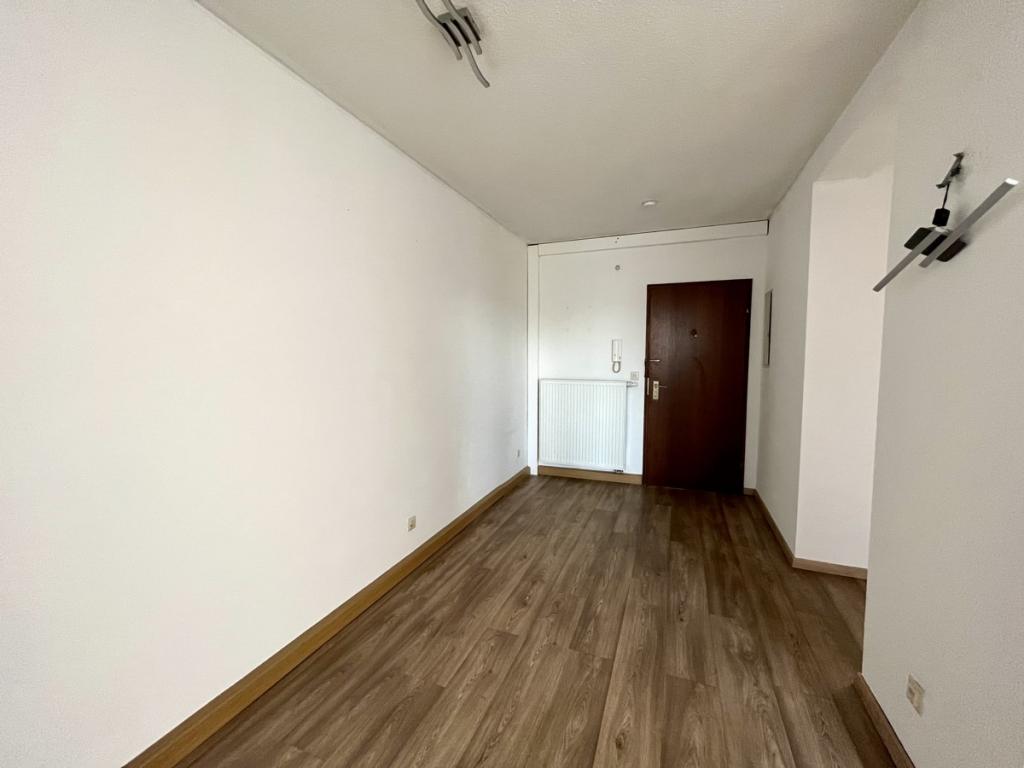 Eingangsbereich/Büro/Esszimmer/Ankleidezimmer 