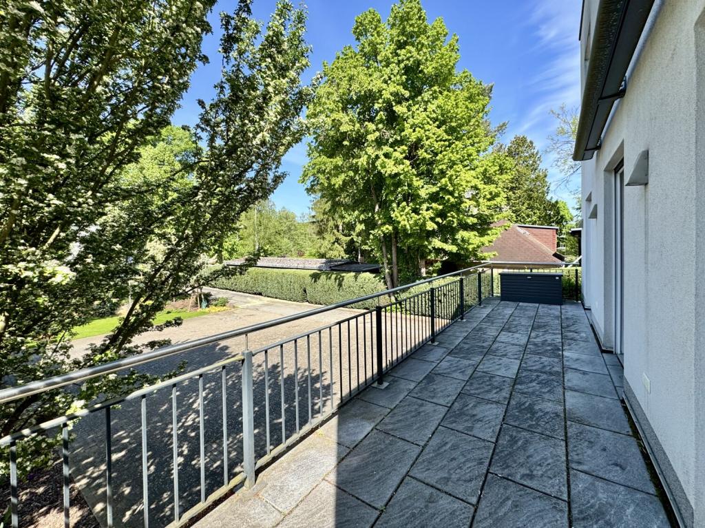 Lichthelle Maisonette mit Sonnenterrasse und Blick ins Grüne - Photo 1