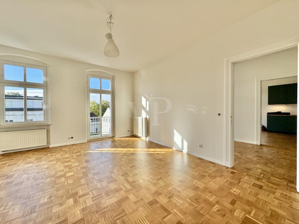 Altbaucharme trifft Moderne – 4-Zimmer-Mitwohnung mit 2 Balkonen & sonniger Terrasse - Photo 2