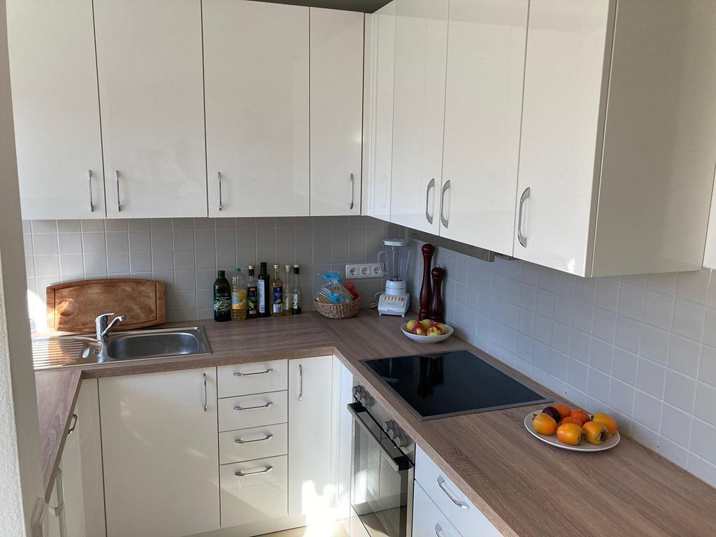 <h1 class="md:text-xl md:leading-6 mt-4 md:mt-10 lg:mb-6 mb-3 text-primary-500 font-semibold text-base leading-5"> Wohnung in Gauting </h1> - Foto 4