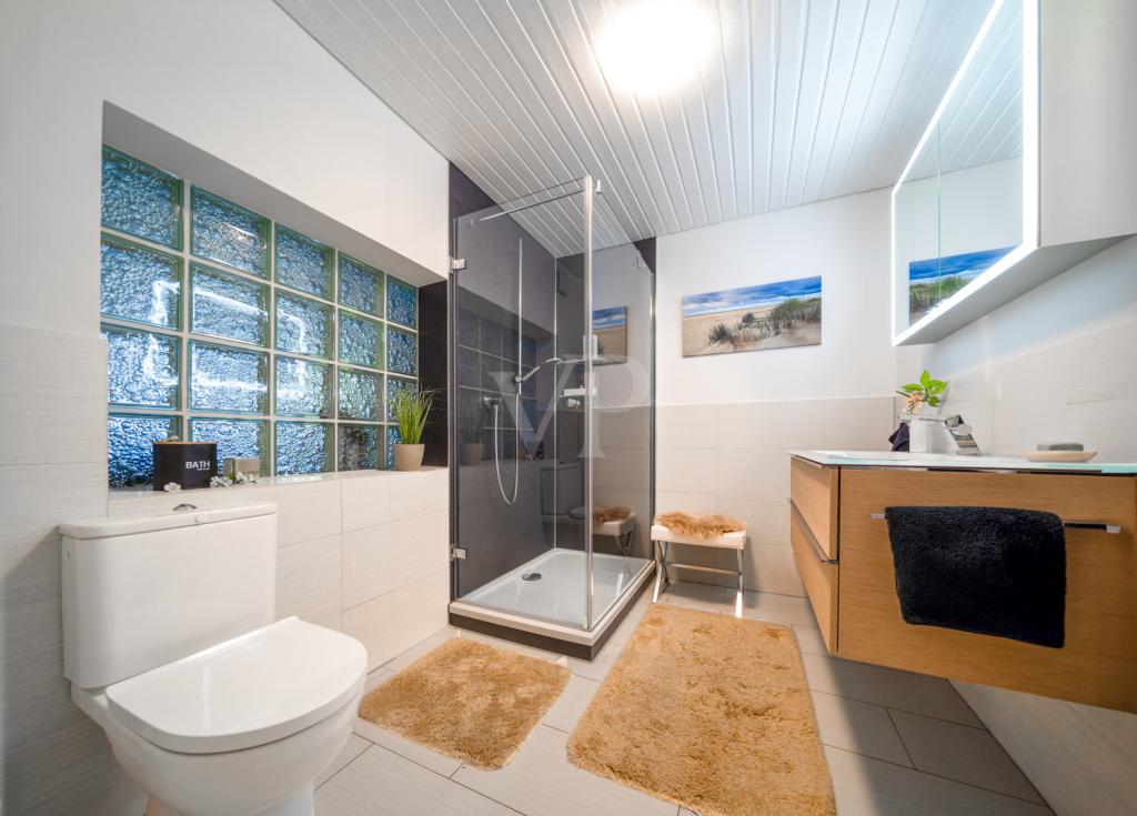Erdgeschoss - Badezimmer