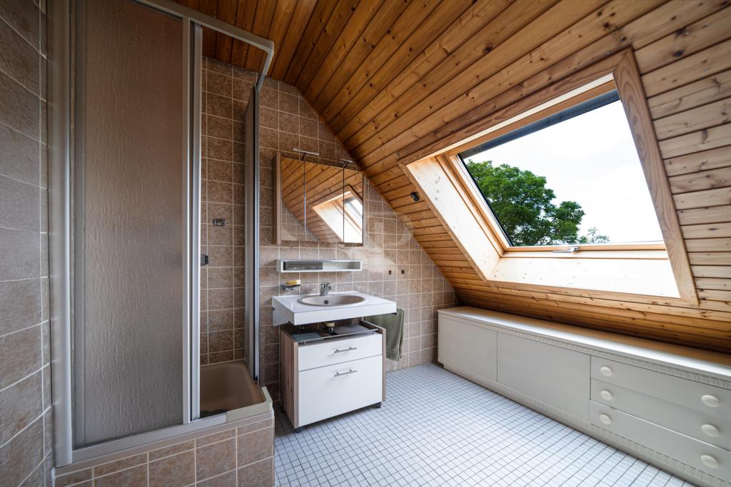 Dachgeschoss - Badezimmer