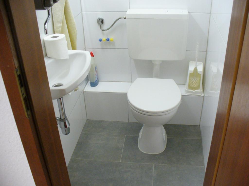 WC 1 Laden rechts