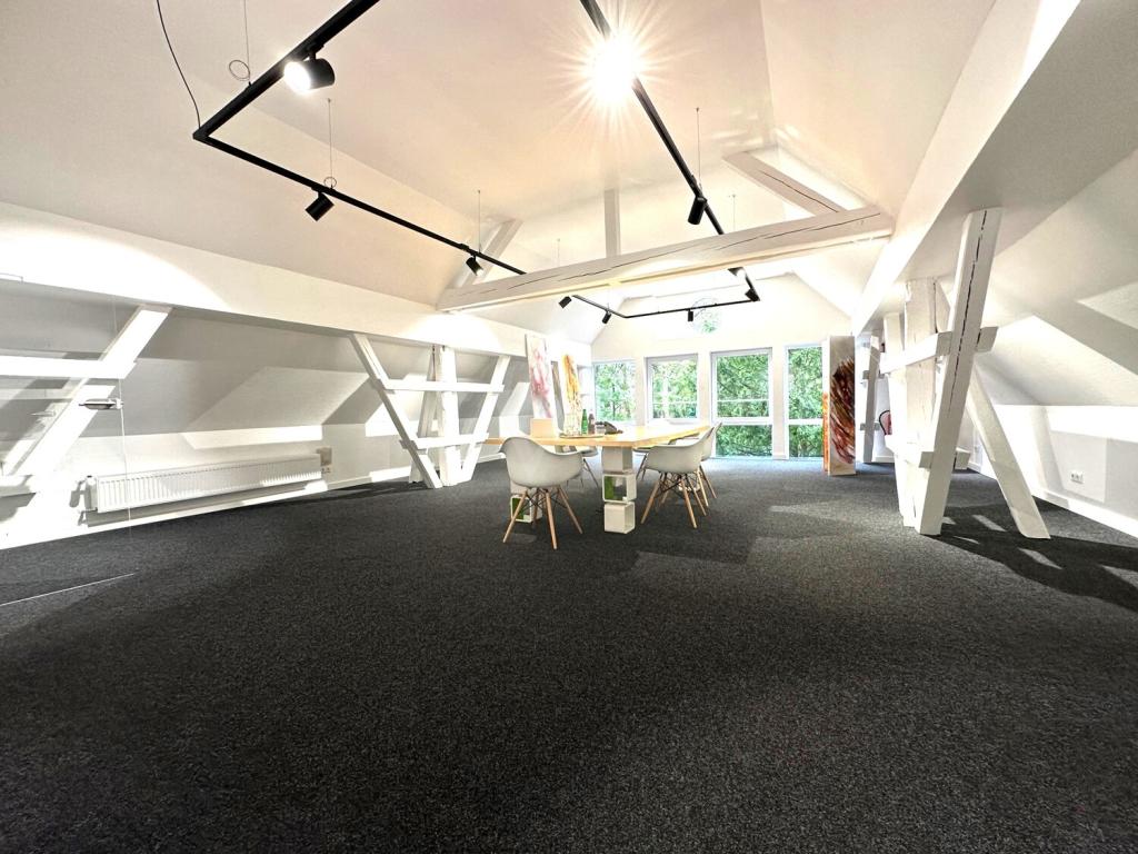 DG Büro- Bespr.  II