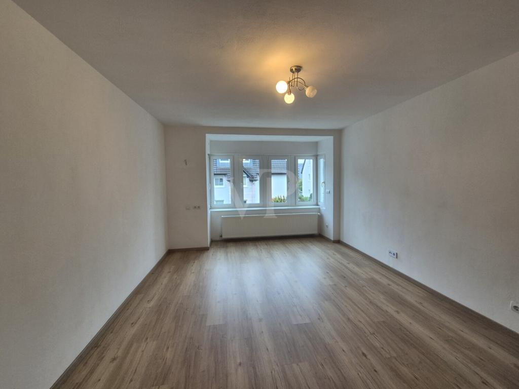 Singles und Paare aufgepasst! Renovierte Erdgeschosswohnung in zentraler und ruhiger Lage - Photo 1