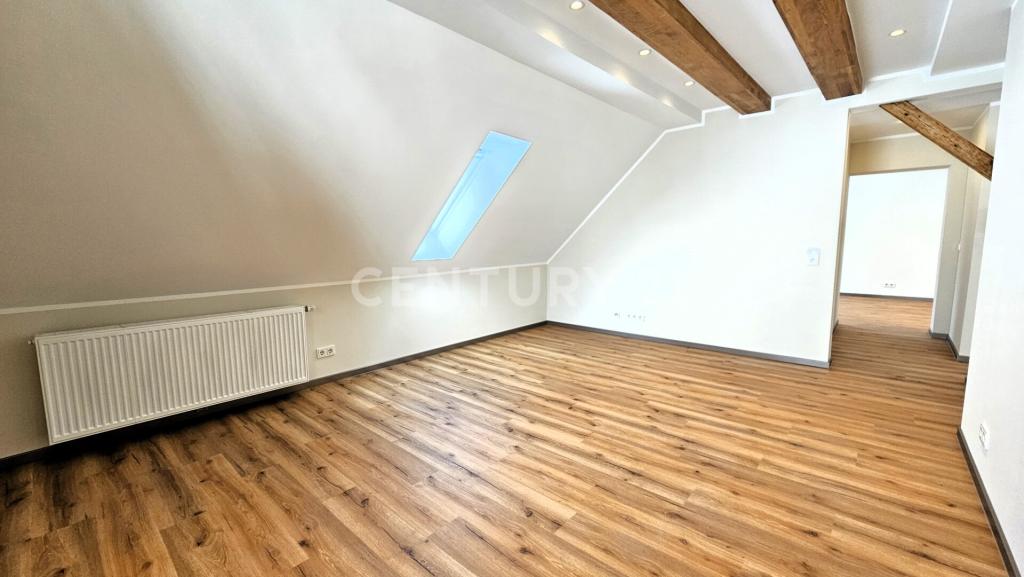 Großes Wohnzimmer im Obergeschoss 