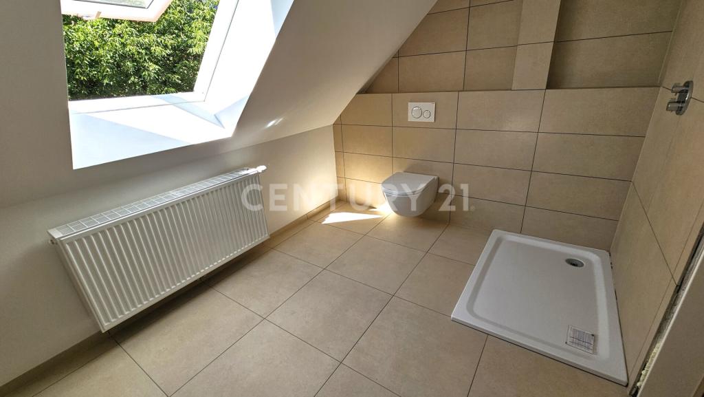 Badezimmer im OG, die Glaswand wird noch eingebaut